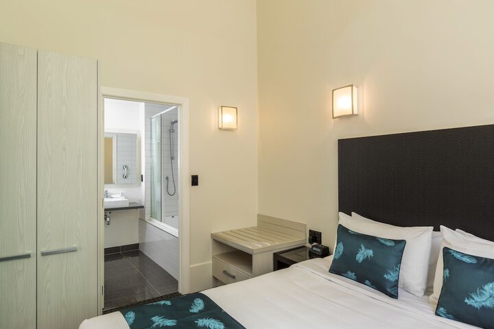 Room 8 of 46
