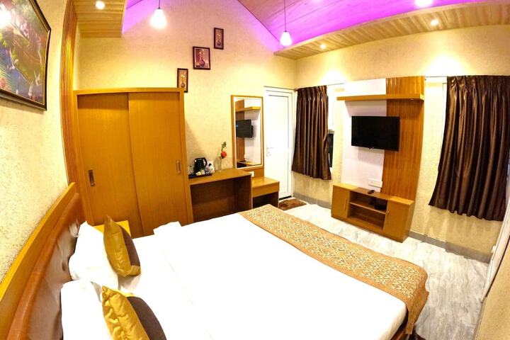 Room 26 of 125