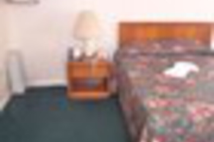 Room 14 of 102