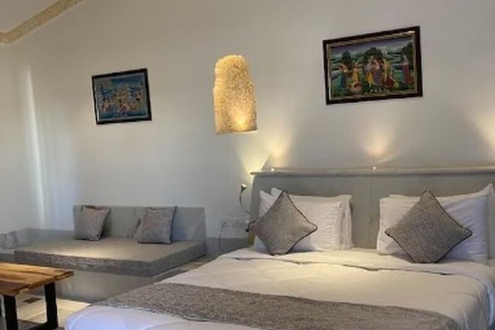 Room 4 of 37