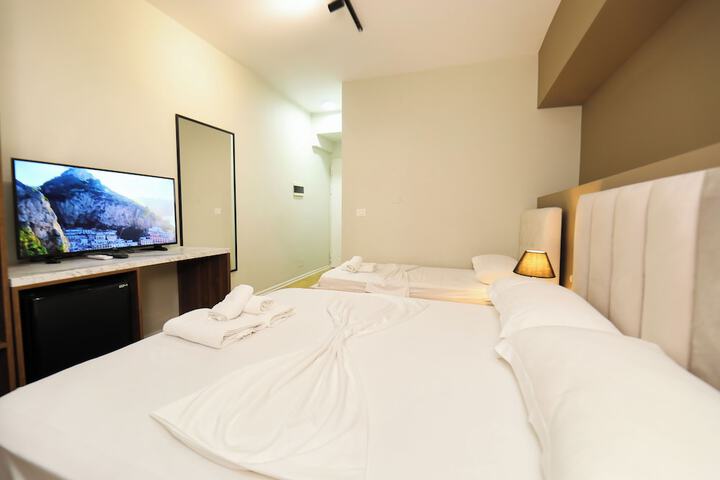 Room 27 of 73