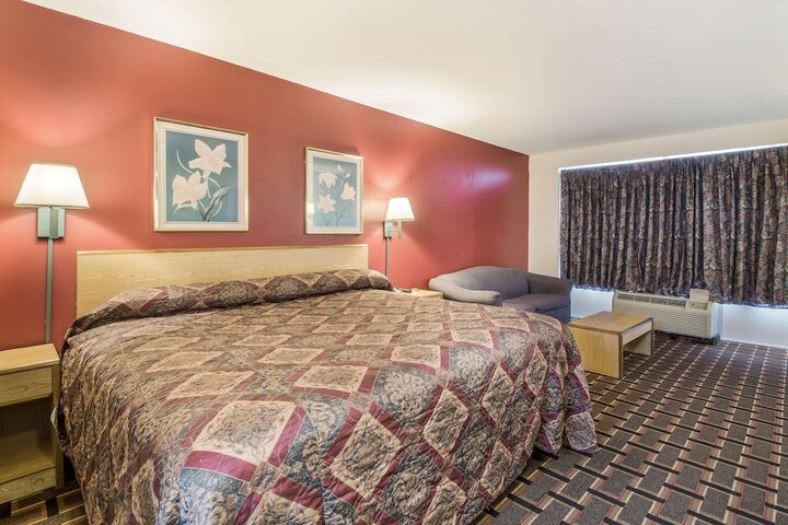 1 King Bed (1 of 5)