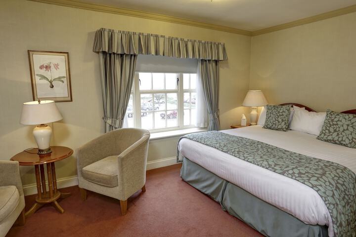 Room 4 of 30