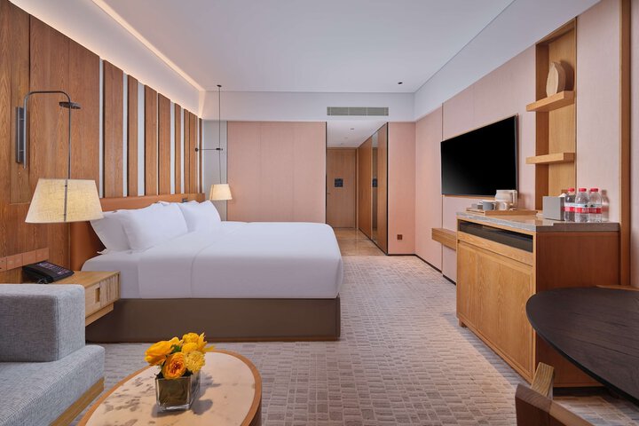 Room 15 of 53