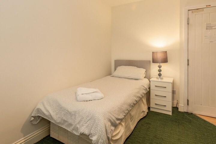 Room 16 of 153