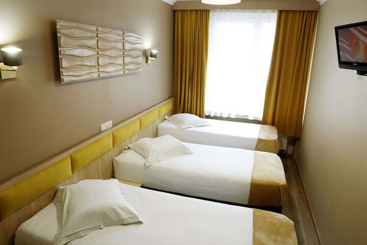 Room 28 of 67