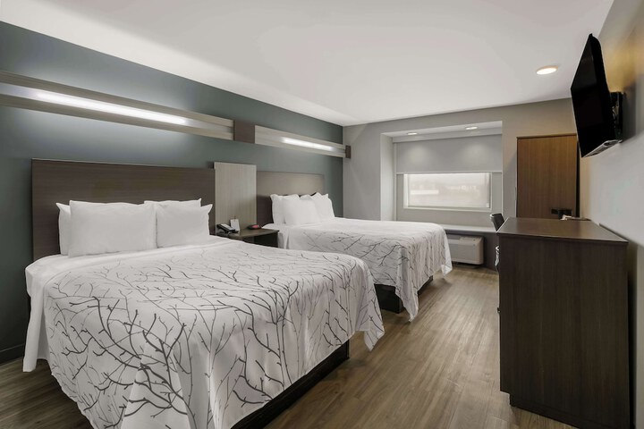 2 Queen Beds (9 of 9)
