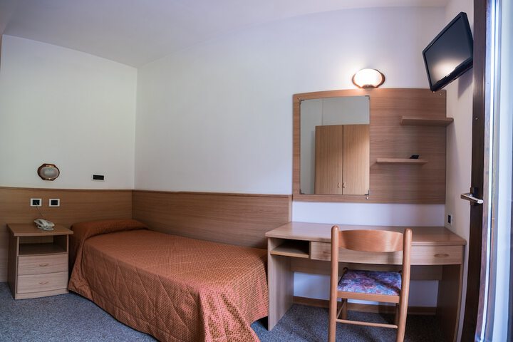 Room 9 of 64