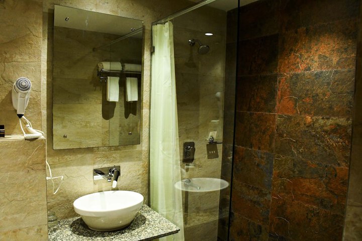 Room 16 of 32