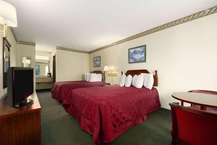 2 Double Beds (3 of 12)