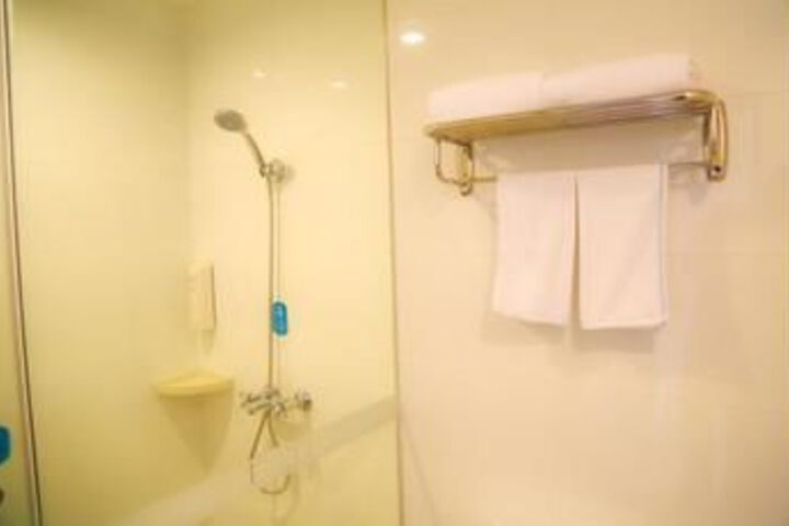 Room 5 of 13
