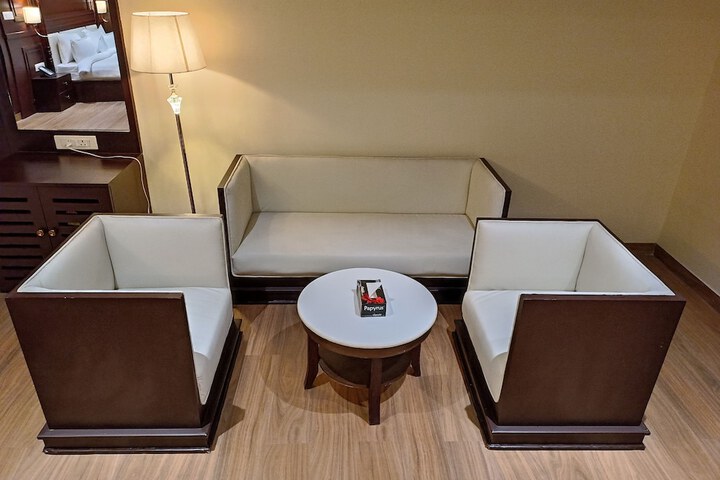 Room 4 of 24
