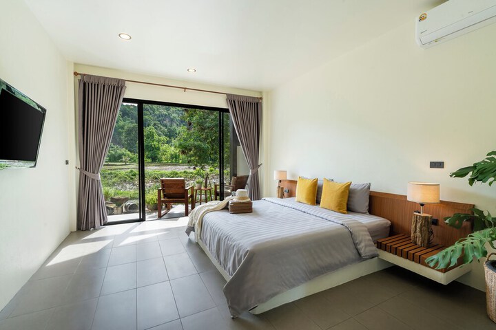 Room 4 of 34