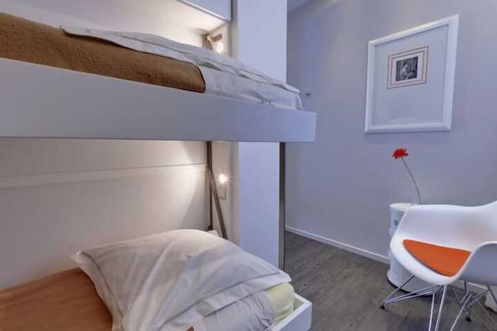 Room 4 of 46