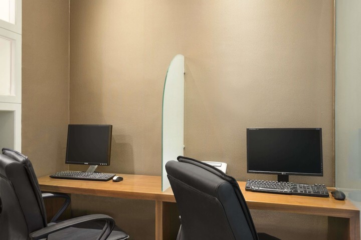 Business Center 20 of 21