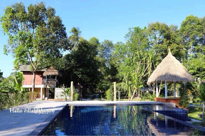 Pool Hotel