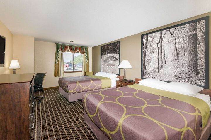 1 Queen Bed (7 of 9)