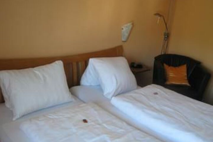 Room 32 of 81