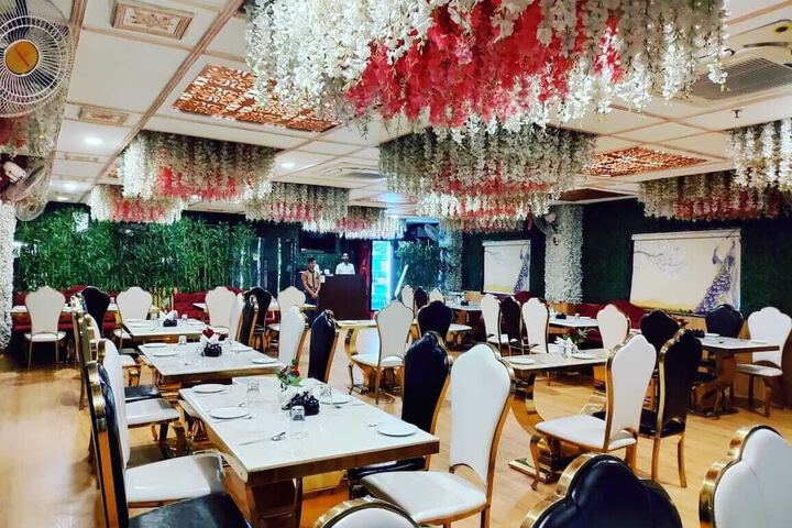 Dining 7 of 14