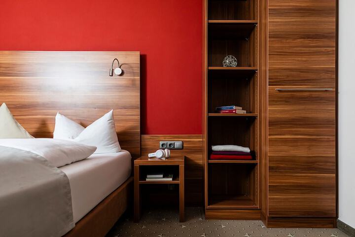 Room 32 of 68