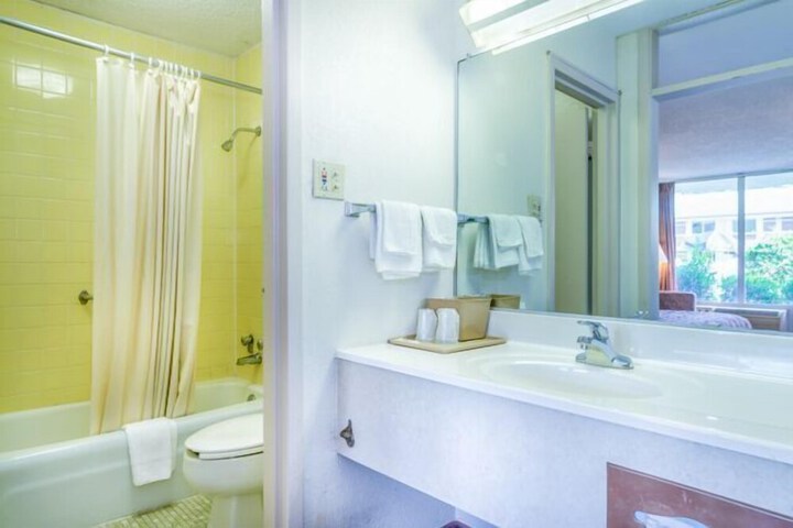 Room 4 of 14