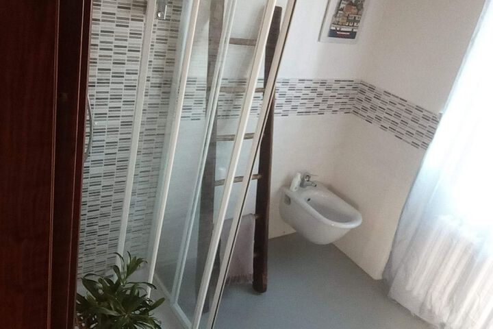 Room 10 of 18