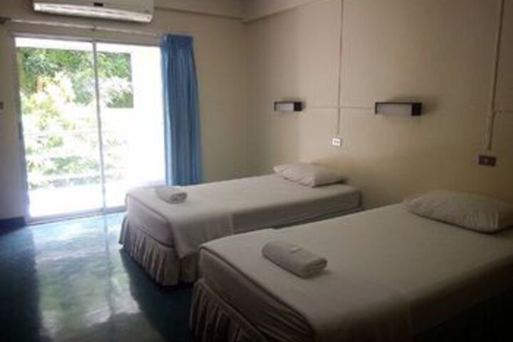 Room 12 of 18