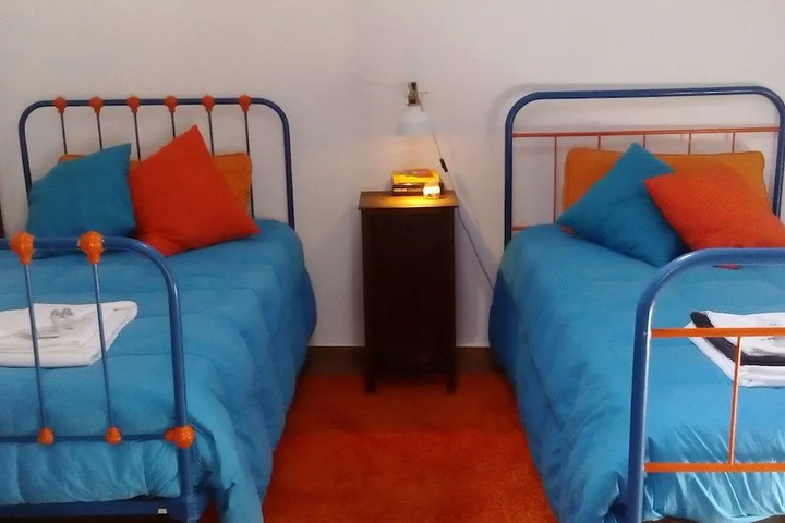 Room 6 of 9