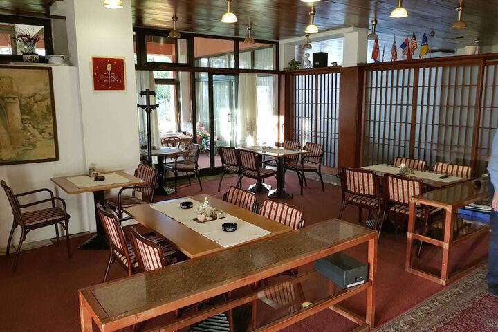 Dining 15 of 21