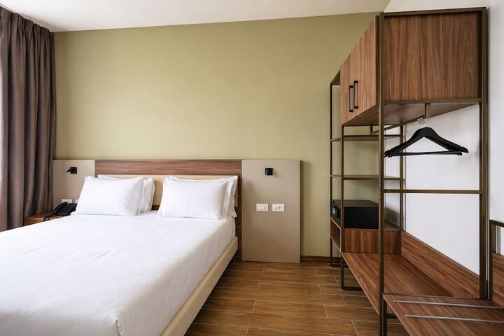 Room 30 of 59