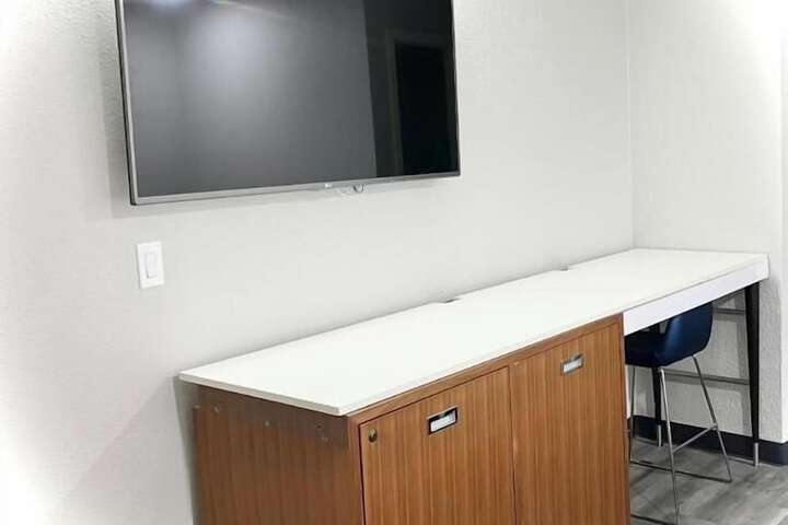 Room 7 of 13
