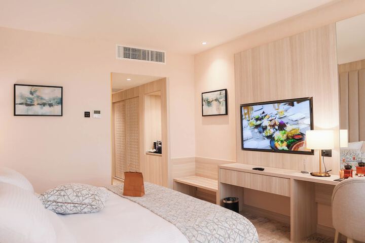 Room 30 of 90