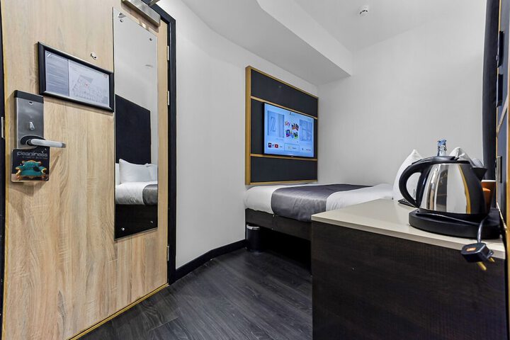 Room 15 of 50