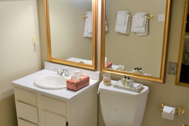 Room 18 of 156