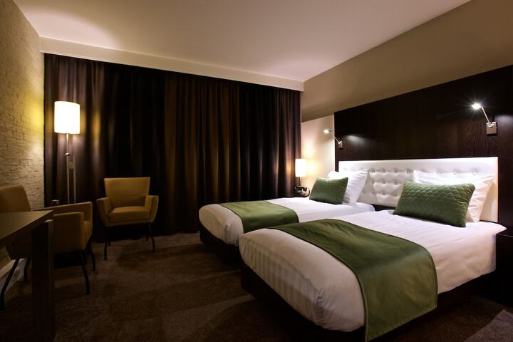 Room 8 of 42