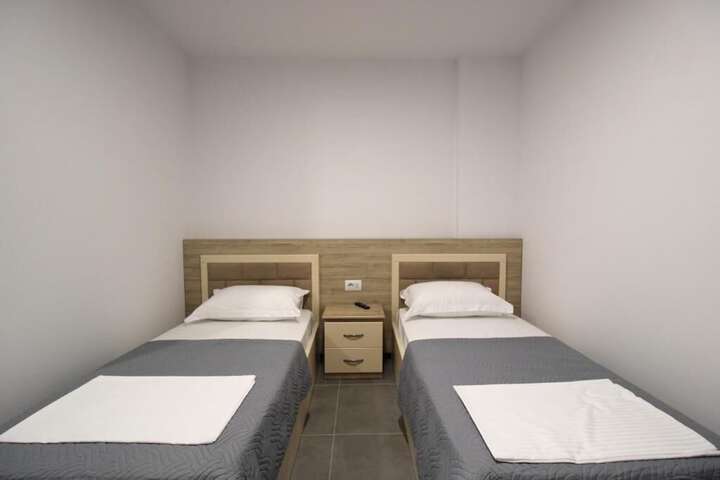 Room 14 of 86