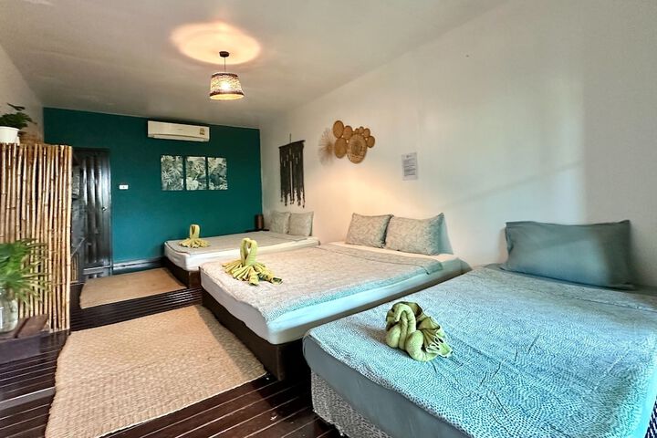 Room 28 of 102
