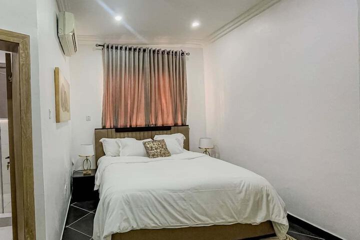 Room 5 of 38