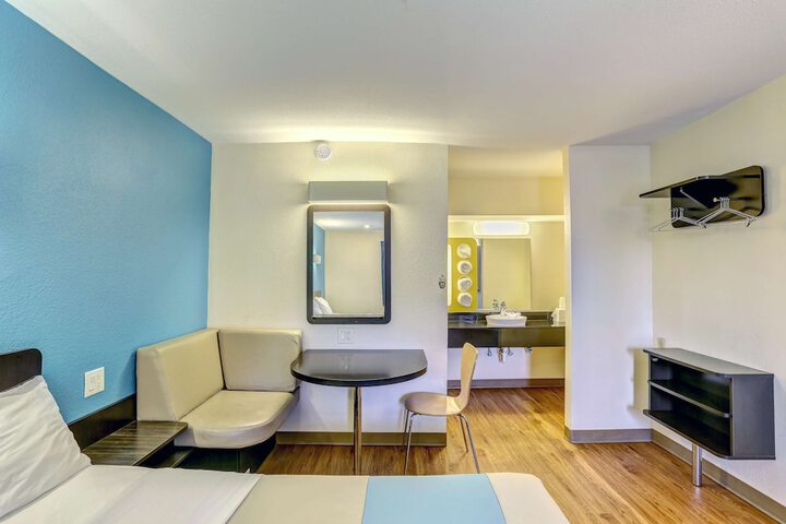 1 King Bed (12 of 16)