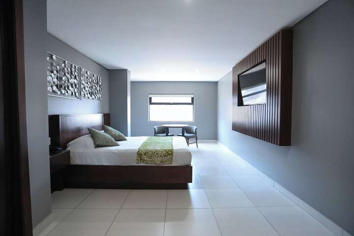 Superior Queen Bed (9 of 40)