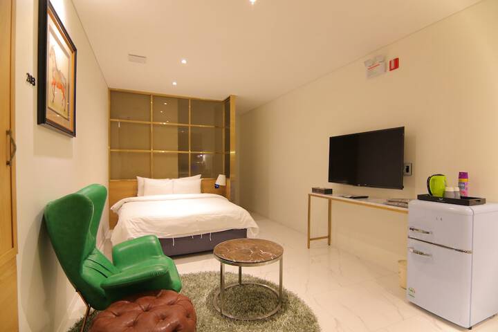 Room 7 of 190