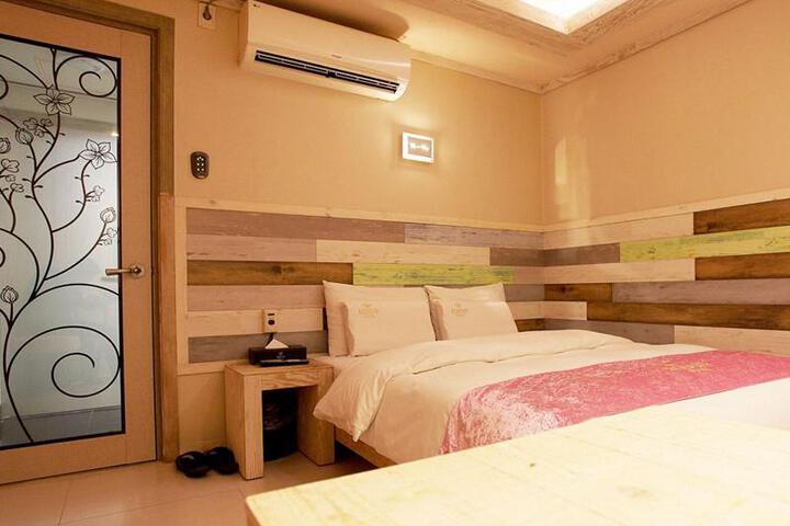 Room 2 of 5