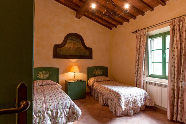 Room 2 of 39