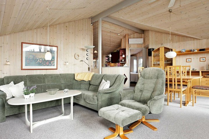 Room 9 of 28