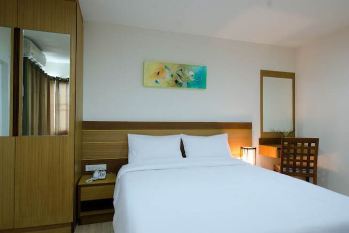 Room 10 of 42