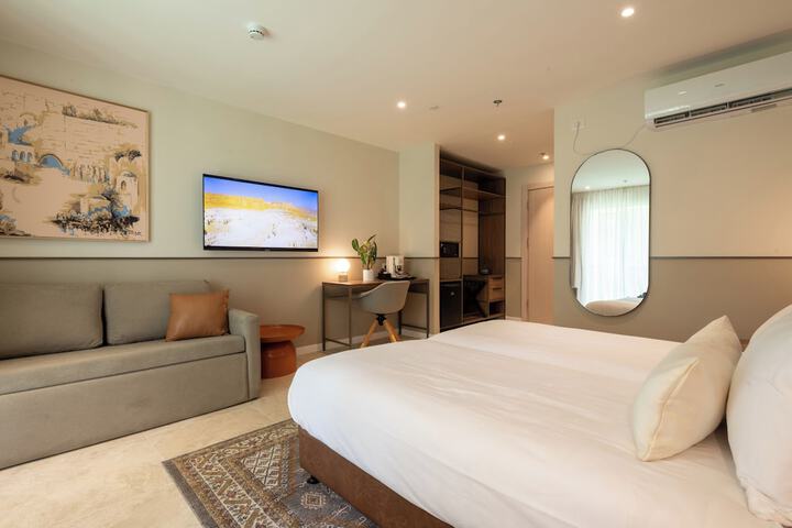 Room 5 of 19