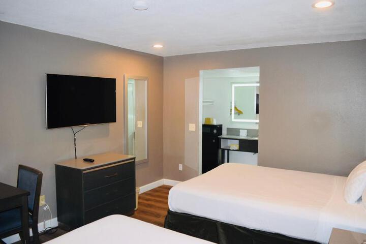 2 Queen Beds (6 of 6)