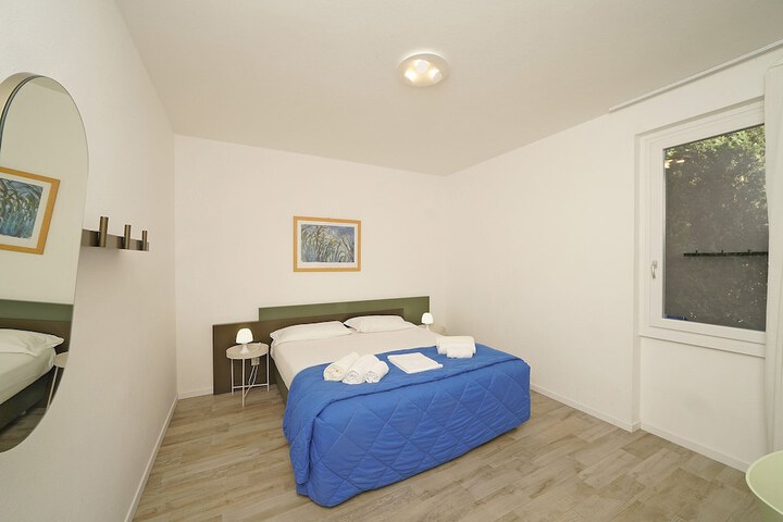 Room 7 of 34