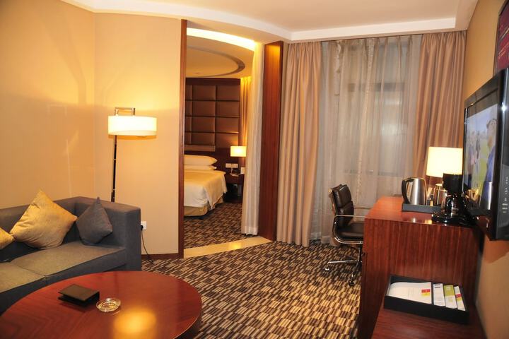 Room 16 of 33