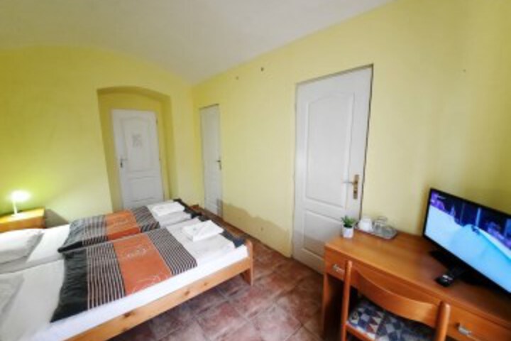 Room 18 of 52